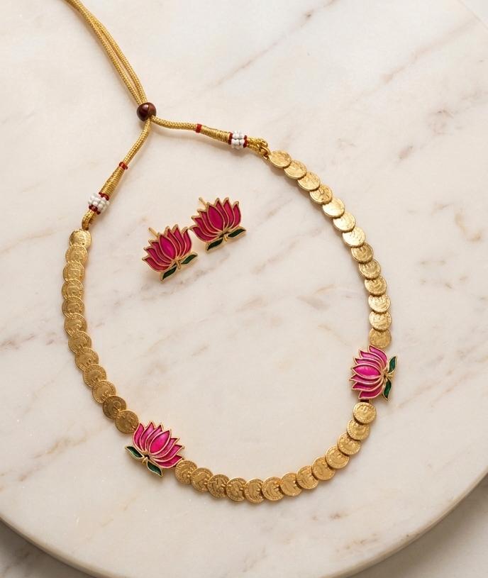Cheluve Creations antique jewelry showcase piece